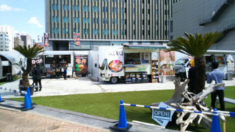 旧住商ビル跡地 臨時飲食 スペース登場