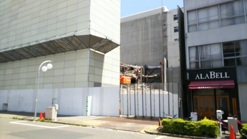 再開発の鼓動？長者町で 繊維ビル解体