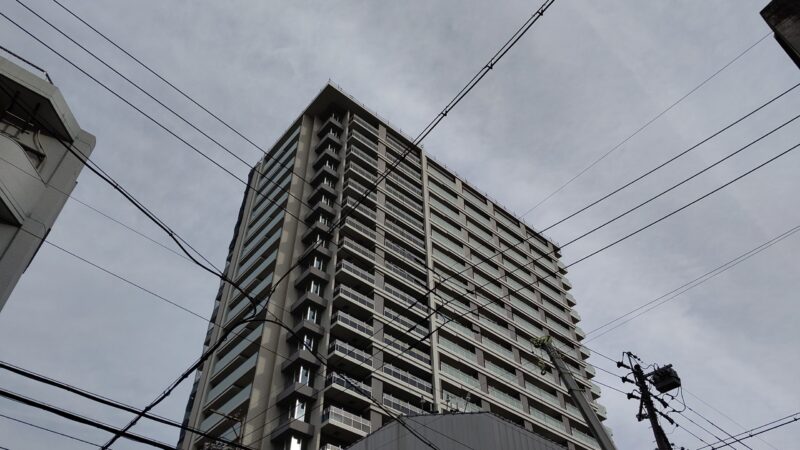 高層マンション街に存在感 プラウドタワー名古屋久屋大通公園ほぼ完成 2020年1月