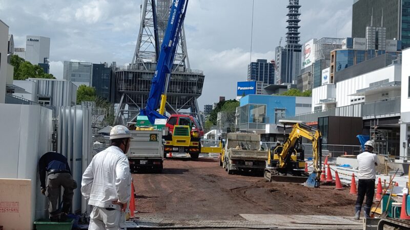 建物には出店店舗のロゴも・・・久屋大通公園再整備2020年7月