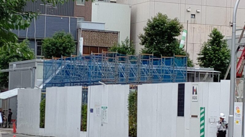 現場に足場が！？・・・「名古屋・錦二丁目7番第一種市街地再開発事業」建設状況 2020年8月