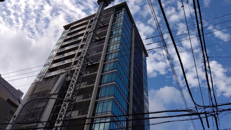 シートが外され ガラスウォールがお目見え 「グランドメゾン久屋大通」建設状況 2020年11月