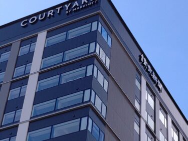 外観はほぼ完成・・・「コートヤード・バイ・マリオット名古屋」(読売栄開発プロジェクト)建設 建設状況 2021年8月