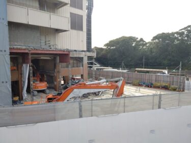 駅機能を維持しながら・・・「名鉄神宮前西口ビル」解体工事2022年2月