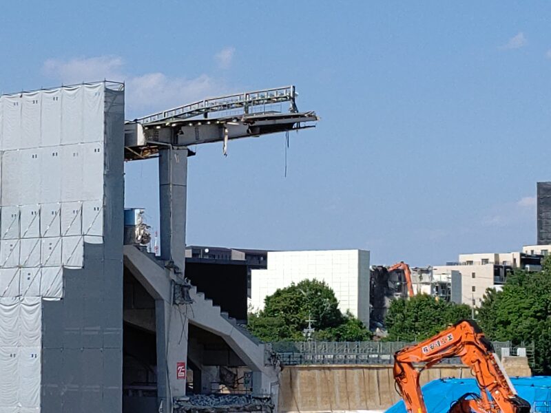 急速に進捗 瑞穂陸上競技場 パロマ瑞穂スタジアム 解体工事 22年6月 名古屋 栄日記