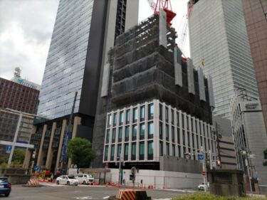低層部では外壁も設置・・・「エニシオ名駅」(名駅4丁目OTプロジェクト)建設状況　2022年10月