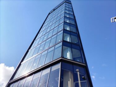 外観がお目見え・・・超極細「(仮称)サンシャイン名駅ビル」建設状況 2023年2月