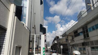 新幹線駅横で一気に・・・名駅西口で2棟の高層ビルの建設が終盤へ 2023年10月