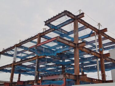 ホテル棟の躯体が上昇・・・  中川運河堀留「NAKAGAWA CANAL DOORS(仮称)」建設状況 2025年6月